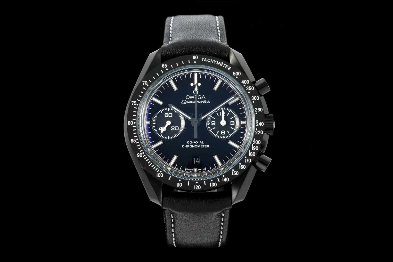 出品 1850
TVS先锋之作，欧米茄 OMEGA OB2 超霸系列 月之暗面腕表311.92.44.51.01.004
44.25毫米同轴计时表，自主研发自制9300机芯3点盘为【12小时】和【60分钟】累积计时盘，所有功能及外观均按照原版【1-1】打造，
机芯：9300双T黑摆轮，自动上链 同轴至臻天文台计时机芯，机芯镀铑表面饰有特别的阿拉伯风格日内瓦波纹
圈口：黑色陶瓷圈口+超强夜光
表盘：采用抛光黑陶瓷打造，3点和9点位置的小表盘内圈经黑化处理，搭配白金色小时刻度
表壳：黑色
表带：黑色皮带
镜面：双锅盖玻璃镜面 耐磨损
功能：日期显示 计时 S1精致推荐男士多功能机械腕表