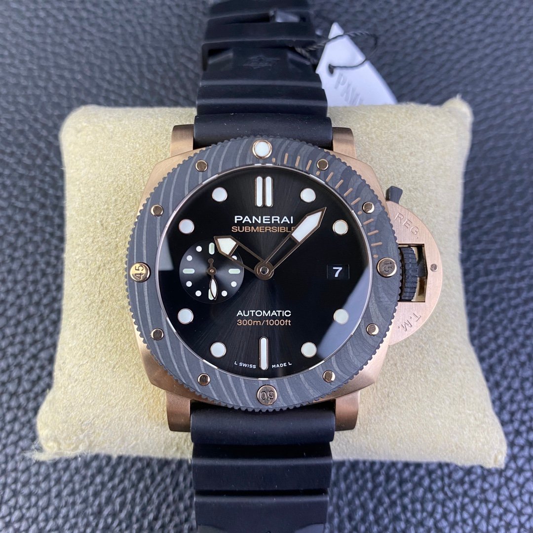 Panerai PAM 1070 Black Gold Replica 44MM Carbon Fiber Luxury Sports Watch Rubber Strap