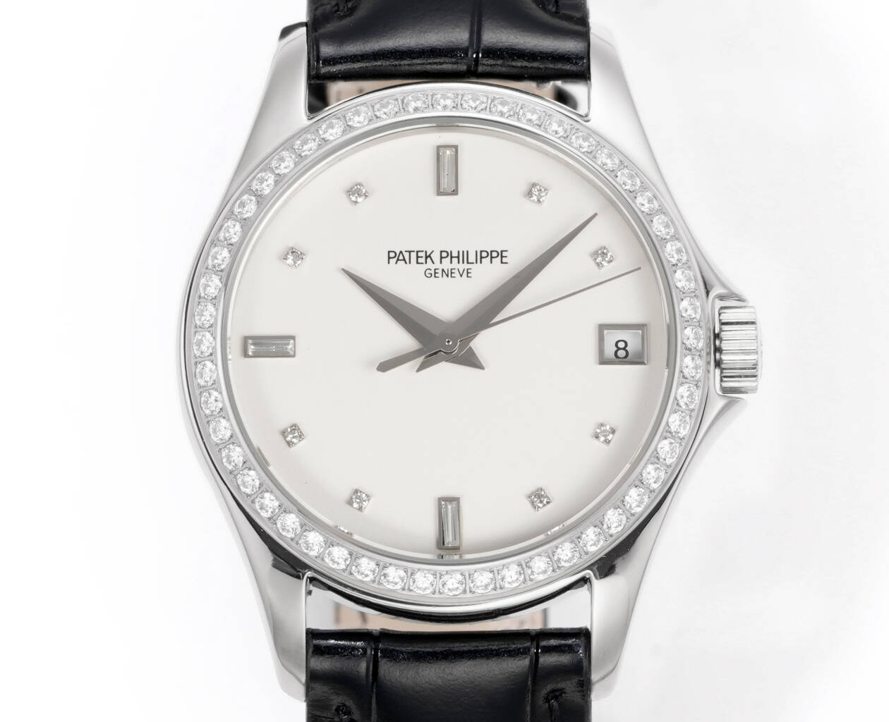 GR心诚所致，震撼推出精细美学代表之作——Patek Philippe古典系列——5127
【精彩细节】腕表尺寸37mmX9.5mm  薄而有质
1.表壳慢工出细活，极致打磨，独家还原出正品的完美比例和特有质感。
2.刻度，指针采用最新的贵金属电镀技术加持，效果更佳出彩！
3.“锅盖型”微凸表镜，版型与正品一致，效果通透，辨时清晰。采用定制版Cal.324——更薄，更稳，更像。
【表带】经典意大利小牛皮表带，纹路清晰，质感上乘。针式表扣打磨齐整光亮，通用原装无压力。
高贵如斯，经典永恒，一旦拥有，别无所求。