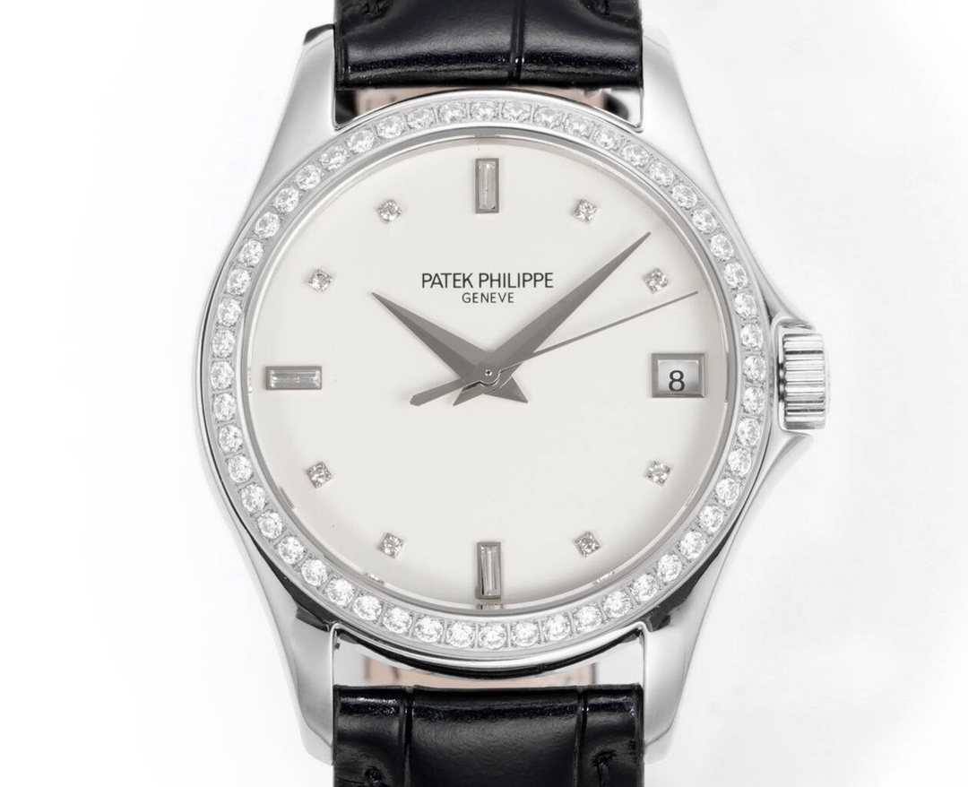 GR心诚所致，震撼推出精细美学代表之作——Patek Philippe古典系列——5127
【精彩细节】腕表尺寸37mmX9.5mm  薄而有质
1.表壳慢工出细活，极致打磨，独家还原出正品的完美比例和特有质感。
2.刻度，指针采用最新的贵金属电镀技术加持，效果更佳出彩！
3.“锅盖型”微凸表镜，版型与正品一致，效果通透，辨时清晰。采用定制版Cal.324——更薄，更稳，更像。
【表带】经典意大利小牛皮表带，纹路清晰，质感上乘。针式表扣打磨齐整光亮，通用原装无压力。
高贵如斯，经典永恒，一旦拥有，别无所求。