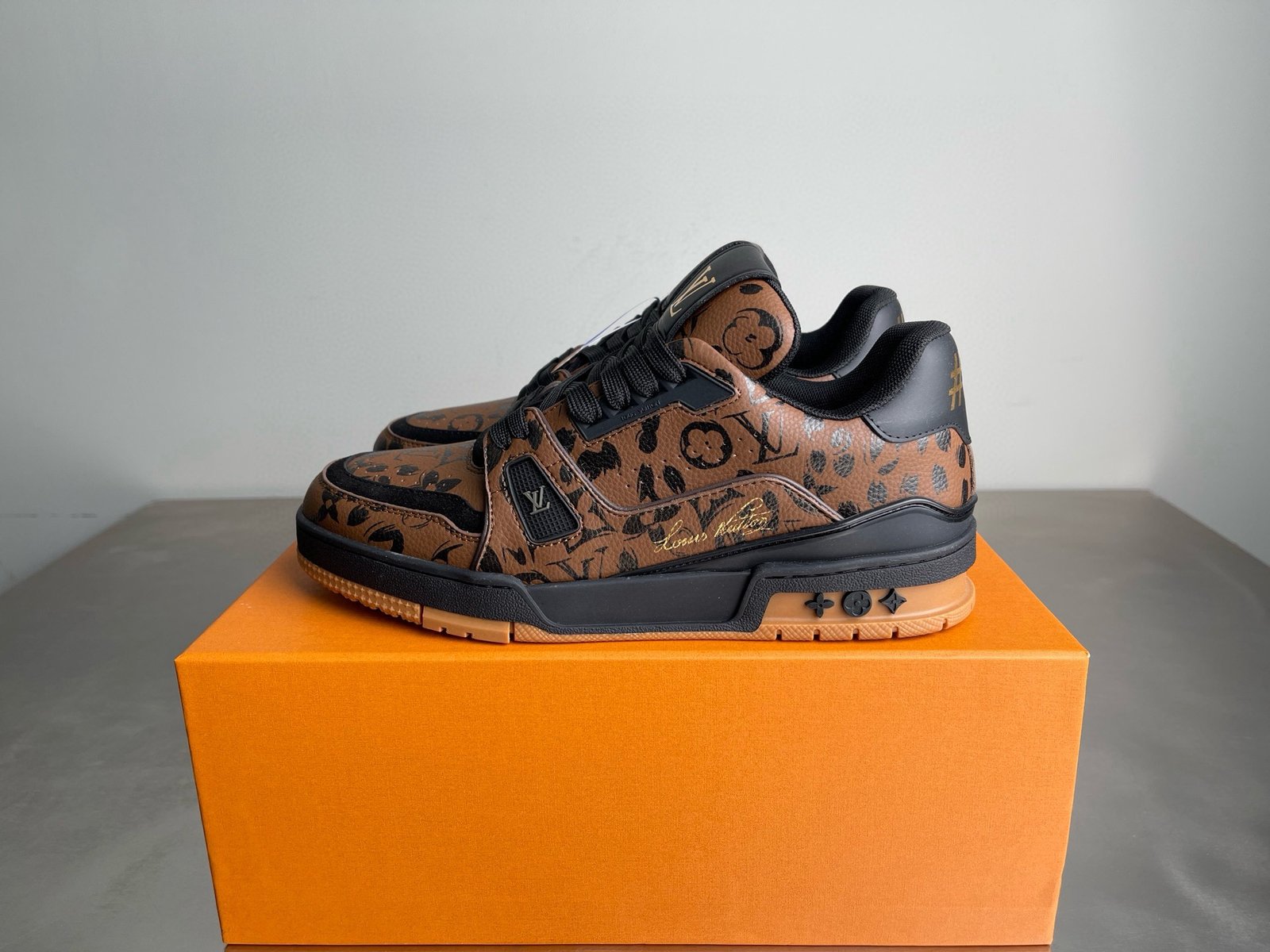 1AJJVA LV Trainer Sneaker
