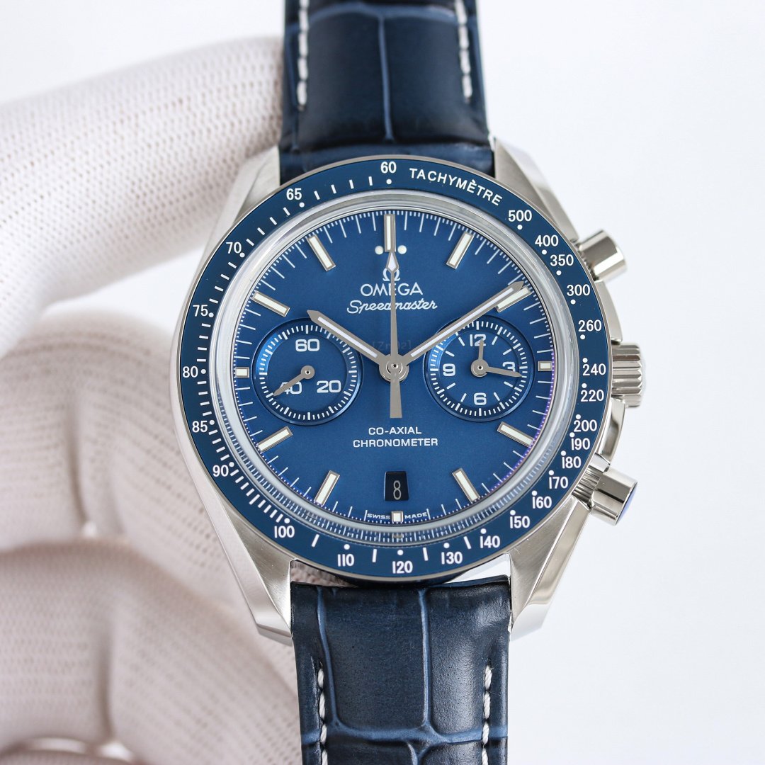 Omega Speedmaster Moonphase Chronograph Master Chronometer 9904 Blue Side of the Moon Ceramic Blue Dial 44.25mm 304.93.44.52.03.001