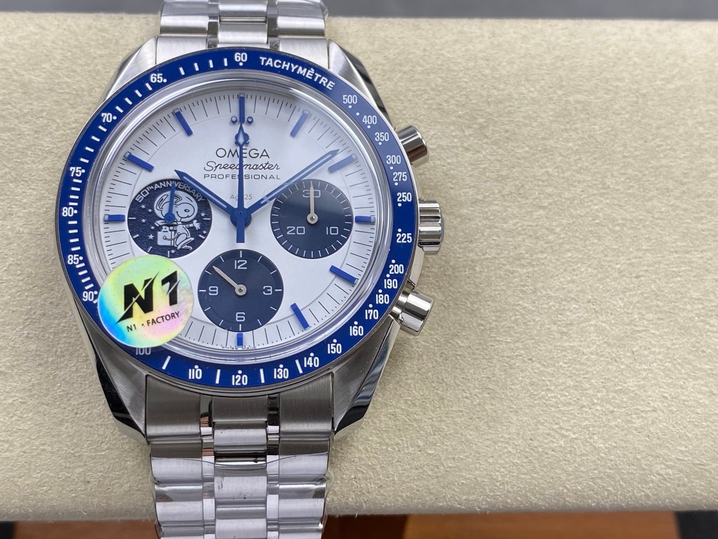 Omega Speedmaster Moonwatch "Snoopy Award" 50th Anniversary Silver-White Dial 42mm Ref. 310.32.42.50.02.001