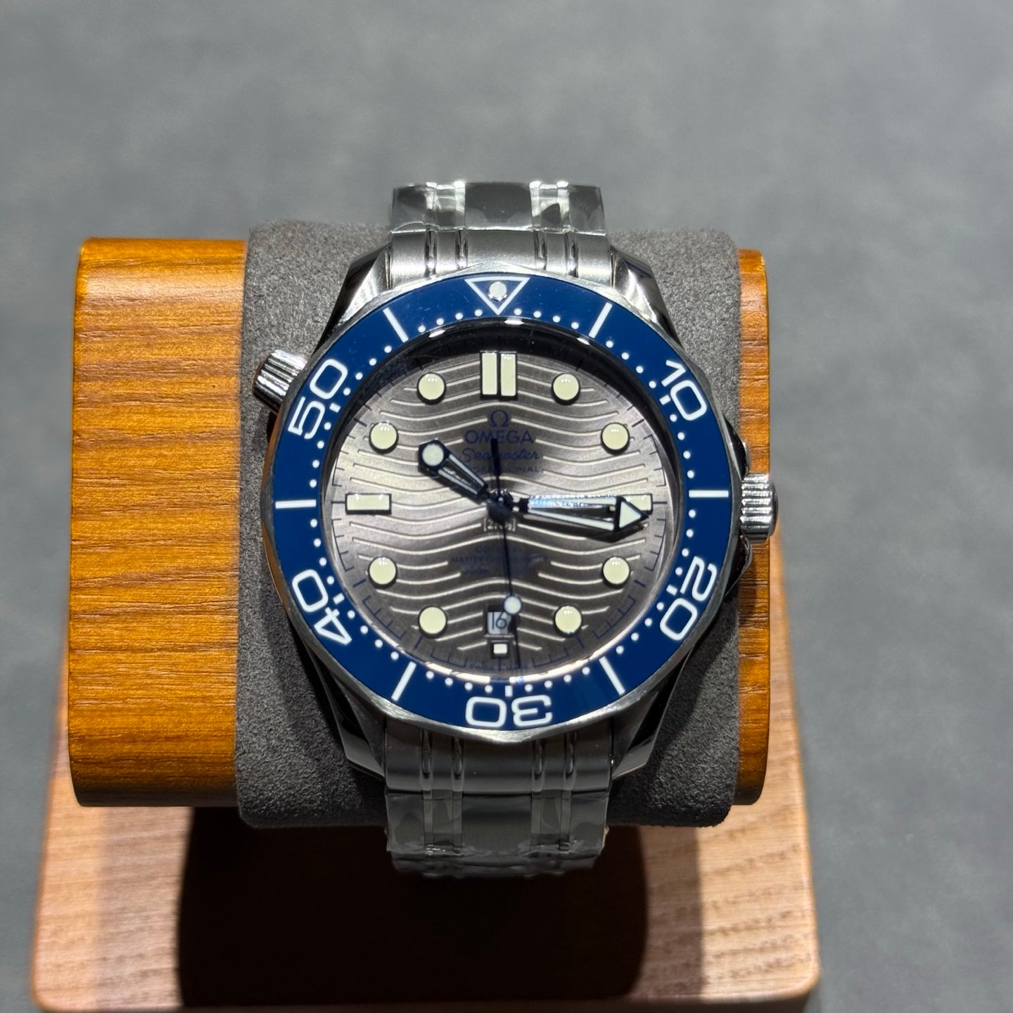 Omega Seamaster Diver 300M Master Co-Axial 8800 Grey Ceramic Dial Stainless Steel Bracelet 42mm  210.30.42.20.06.001
