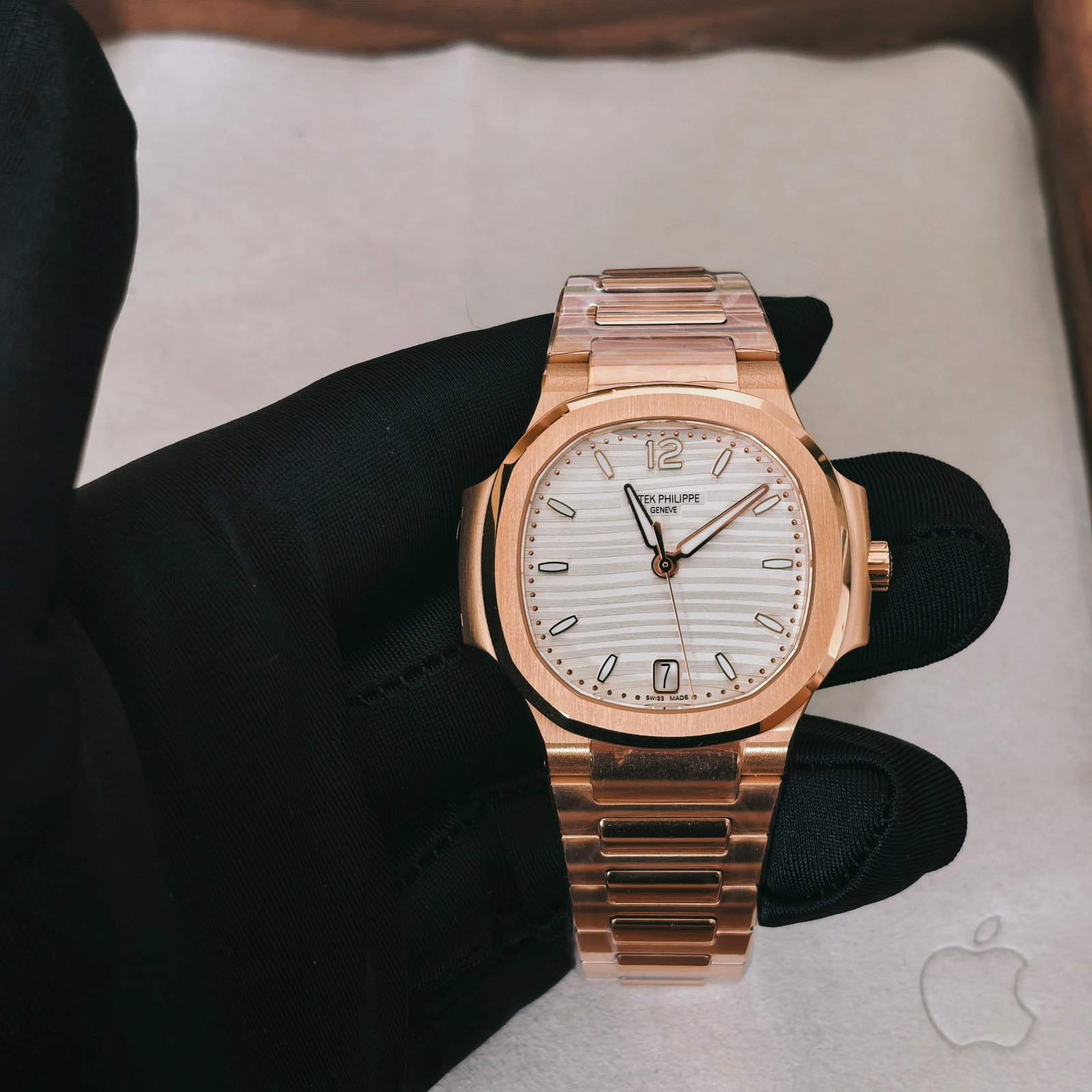 Patek Philippe Nautilus Rose Gold Silvery White Dial 35.2MM 7118/1R-001