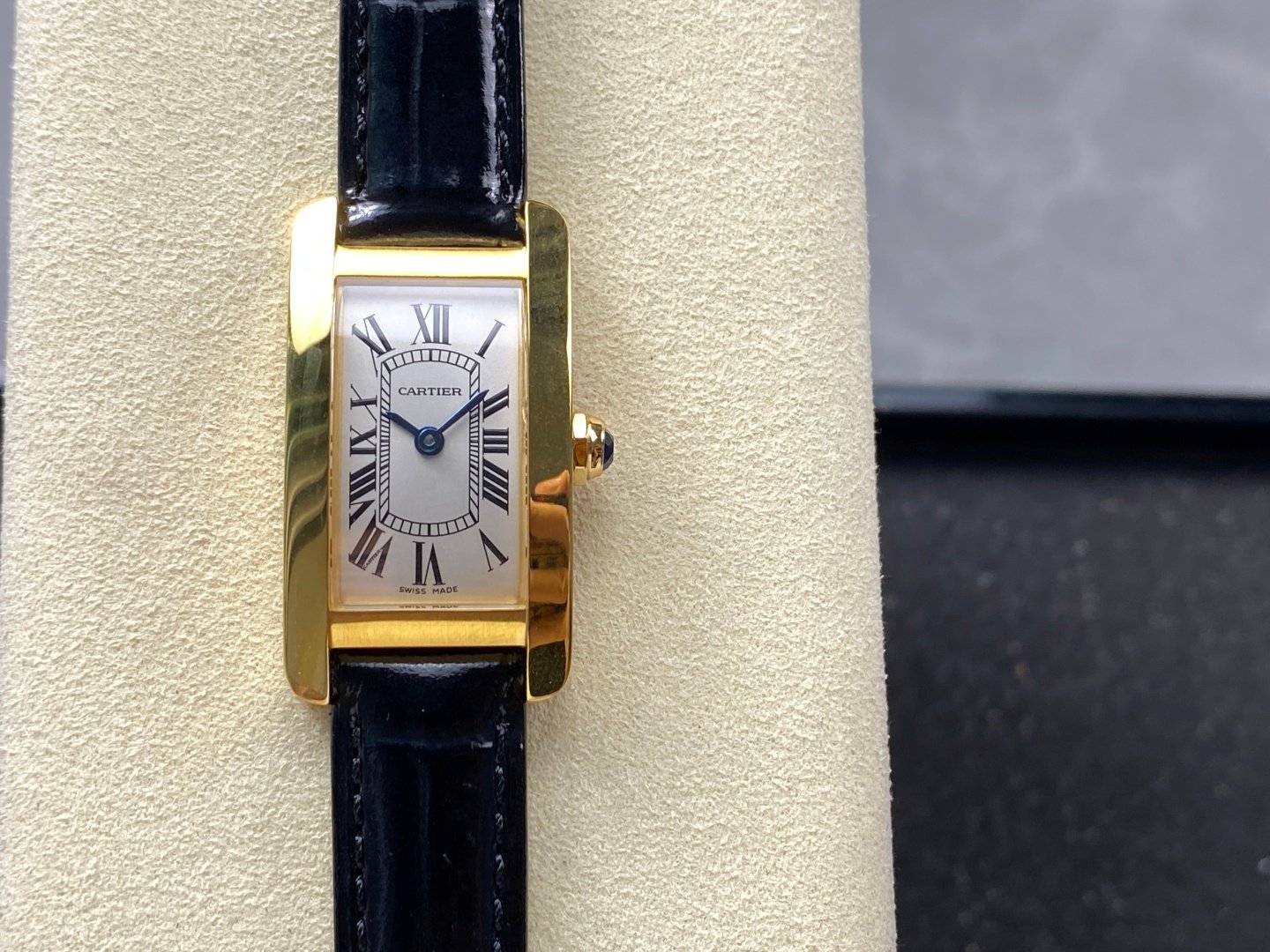Cartier Tank Américaine Small Model Yellow Gold 35.8mm Ref.W2601556