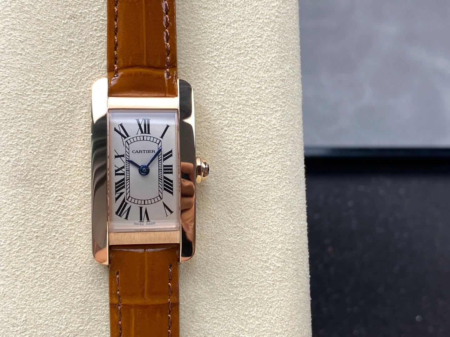 Cartier Tank Américaine Small Model Yellow Gold 35.8mm W2601556