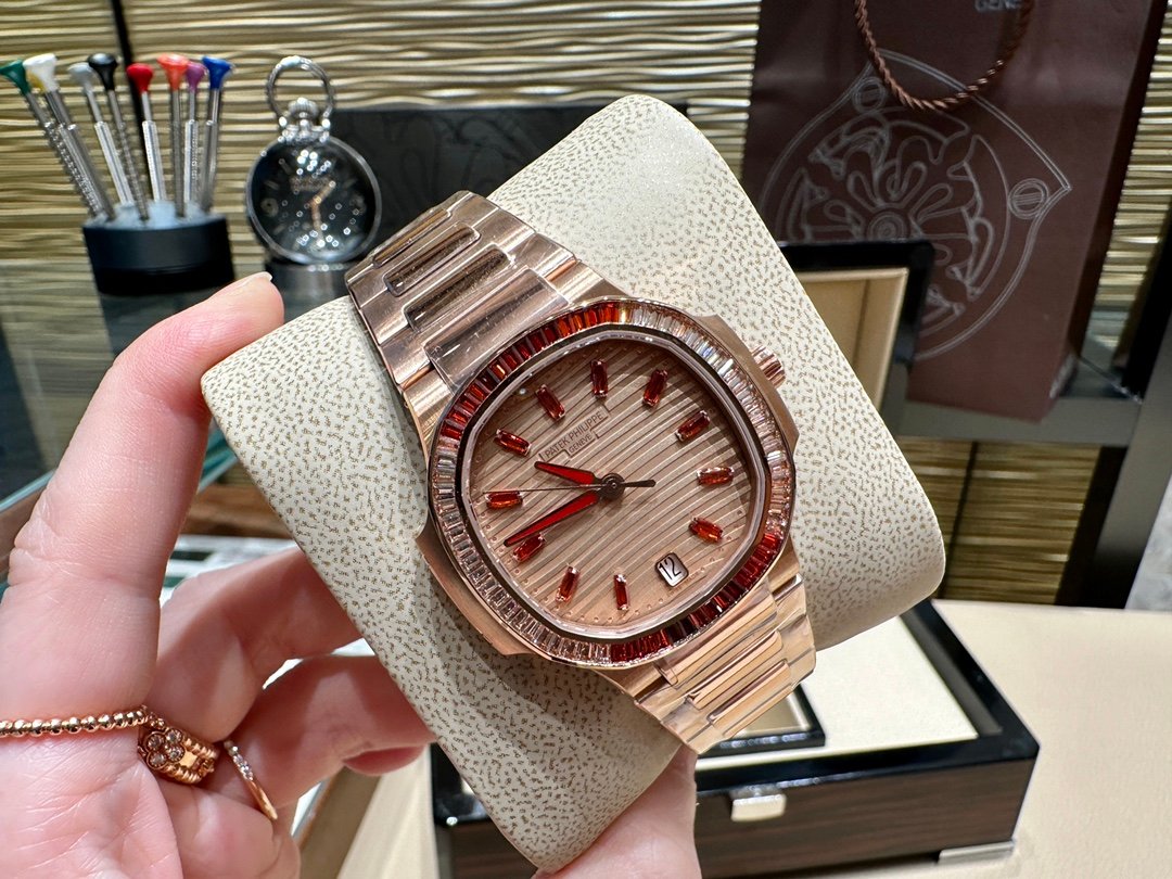 Patek Philippe Nautilus Rose Gold Rose-Gilt Dial 35.2MM 7118/1300R-001