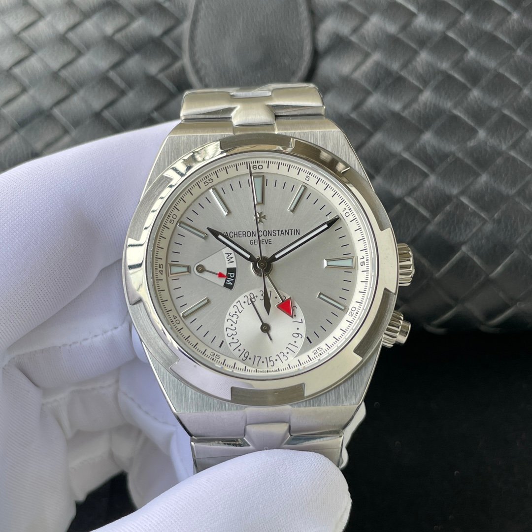 Vacheron Constantin Overseas Stainless Steel Silver Chronograph Dial Steel Bracelet 41MM 5500V/110A-B075