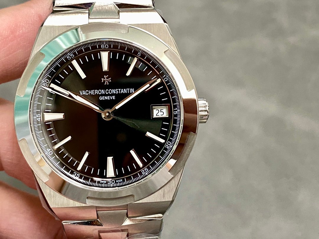 Vacheron Constantin Overseas Stainless Steel Black Self-Winding Dial Rubber Strap 41MM 4500V/110A-B483
