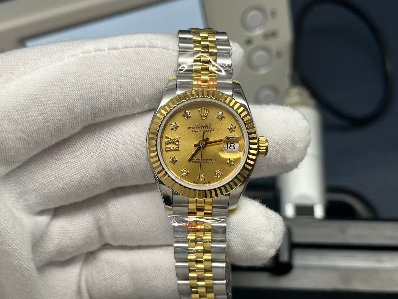 Rolex Lady-Datejust Two-Tone Yellow Gold Fluted Bezel Champagne Diamond Dial Jubilee Bracelet 28MM 279173-0021