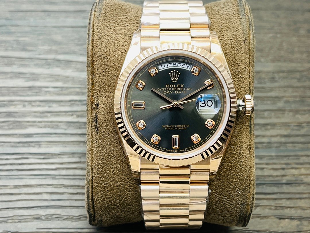 Rolex Day-Date 36 Yellow Gold Green Ombr&eacute; Diamond-Set Dial Fluted Bezel President Bracelet 36MM 128238-0069