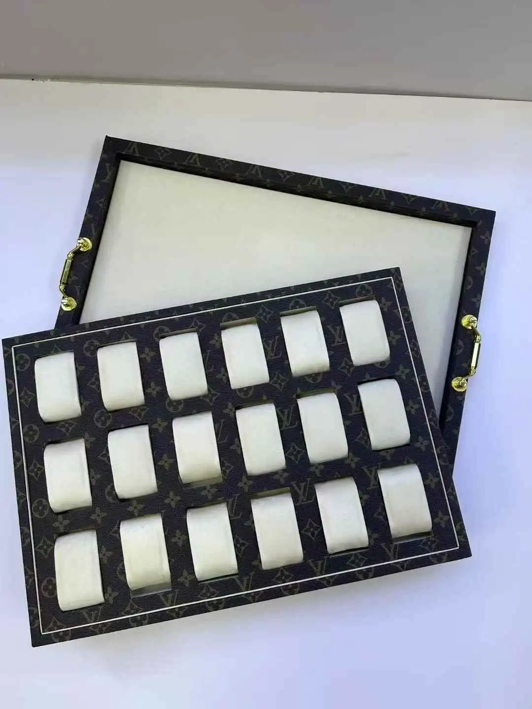 High-End Vintage Style Monogram Leather 15-Compartment Watch Jewelry Exhibition Board