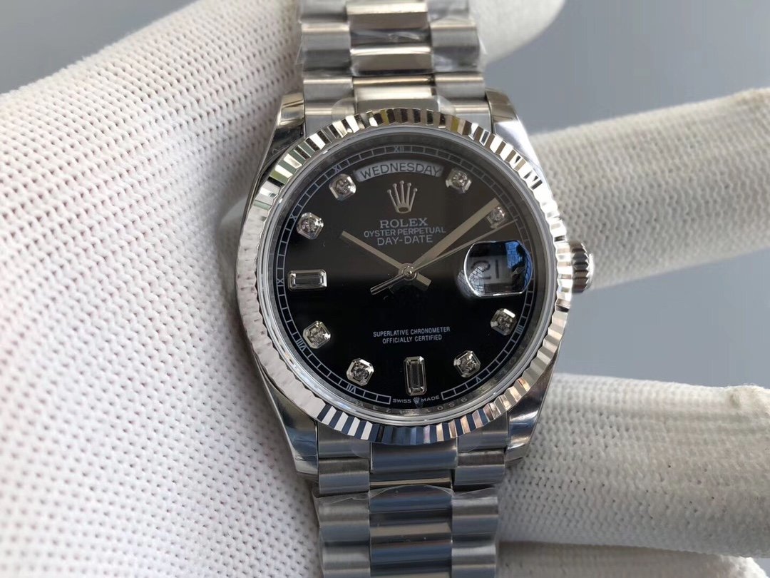 Rolex Day-Date 36 White Gold Silver Dial Diamond-Set Hour Markers Fluted Bezel President Bracelet 36MM 118239-0089