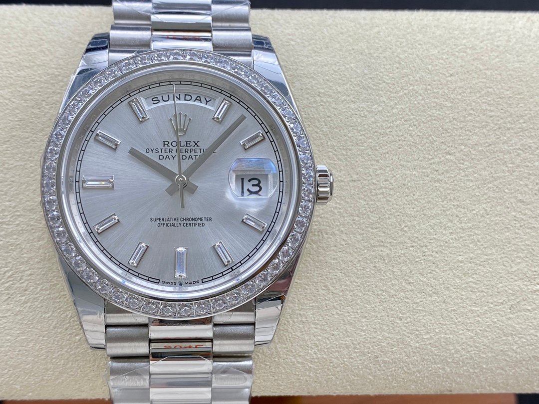 Rolex Day-Date 40 White Gold Diamond-Set Bezel Pave Diamond Dial Diamond-Set Hour Markers President Bracelet 40MM 228349RBR-0007
