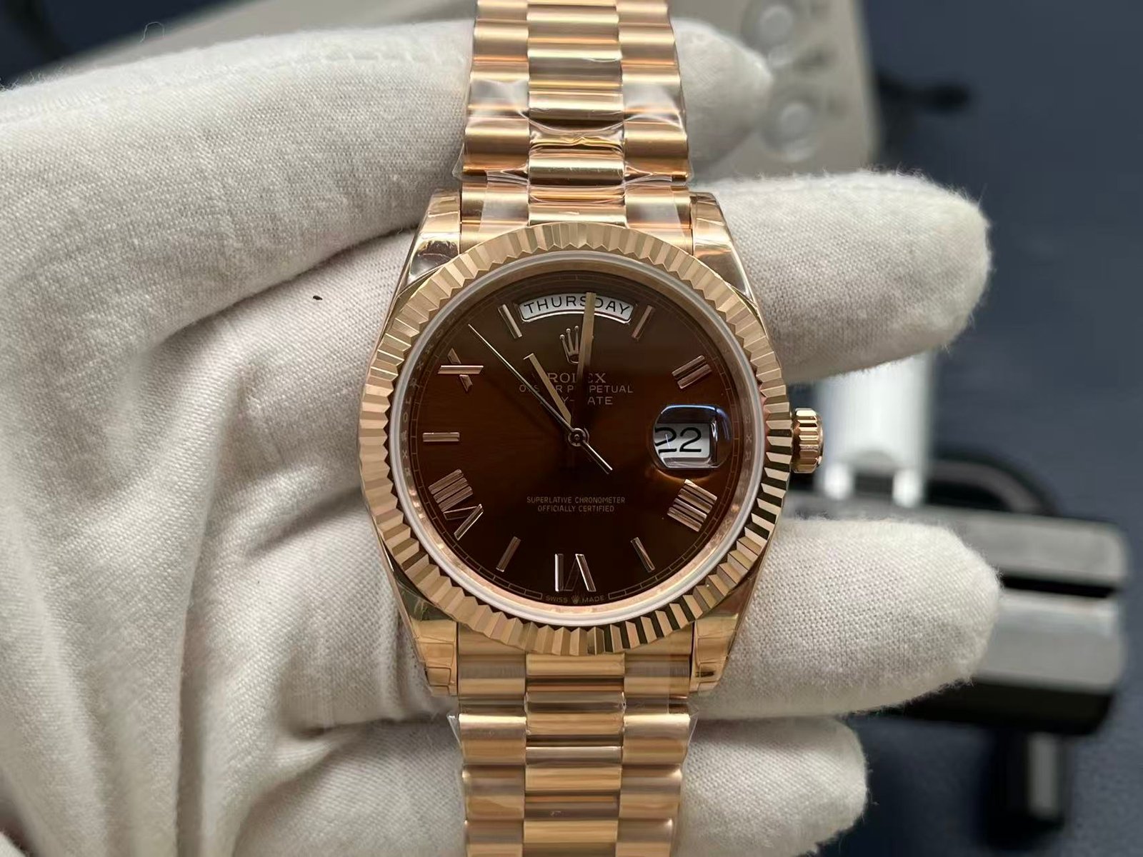 Rolex Day-Date 40 Everose Gold Brown Dial Roman Numerals Fluted Bezel President Bracelet 40MM 228235-0002