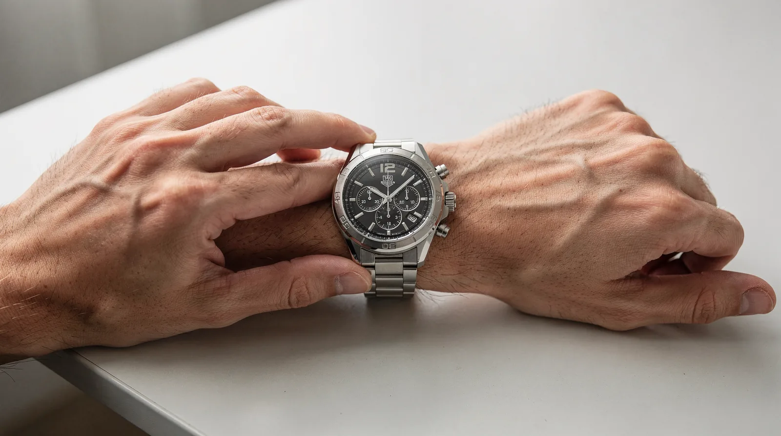 TAG Heuer Replica Watch Sizing & Styling Guide: Wrist Presence Test 1 What Is the Wrist Presence Test